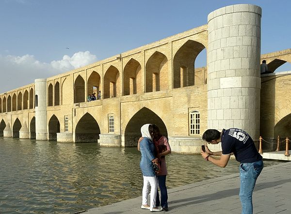 iran_isfahan_mosty_stroj_kobiet_fot_krzysztofmatys